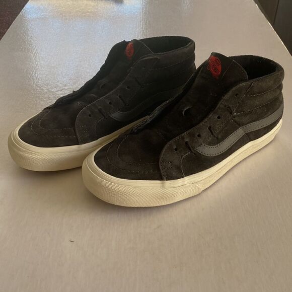 Vans Other - VANS UNISEX Black Suede Leather Mid Top Sneakers Size 7 Men’s/ 8.5 Women’s